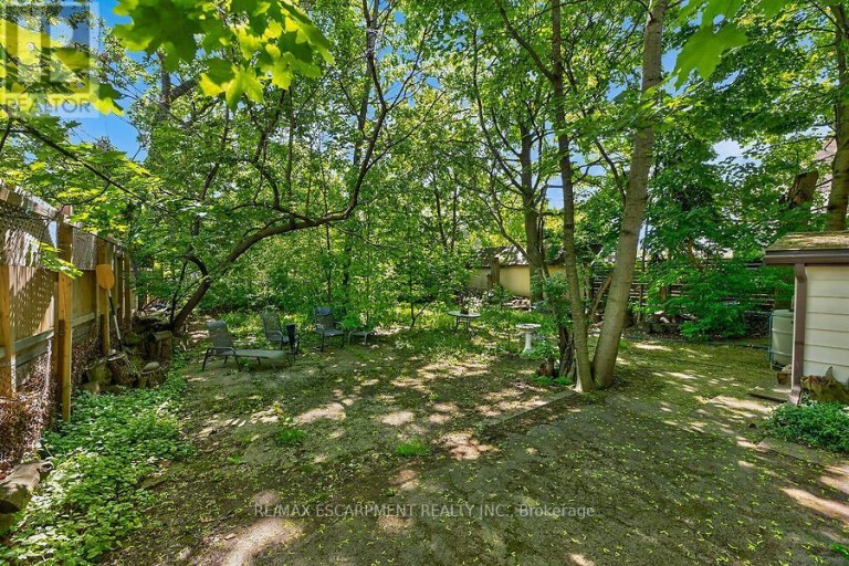 104 TEAL AVENUE, Hamilton (Stoney Creek), Ontario, L8E3B4