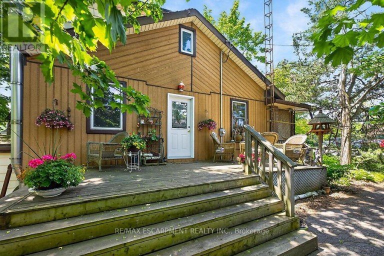 104 TEAL AVENUE, Hamilton (Stoney Creek), Ontario, L8E3B4