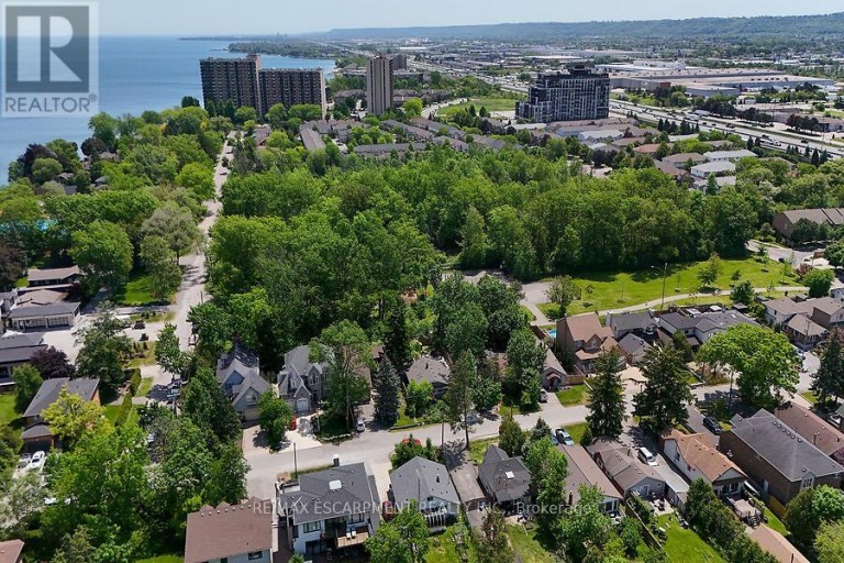 104 TEAL AVENUE, Hamilton (Stoney Creek), Ontario, L8E3B4