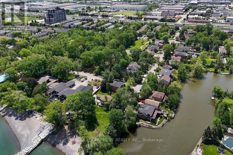 104 TEAL AVENUE, Hamilton (Stoney Creek), Ontario, L8E3B4