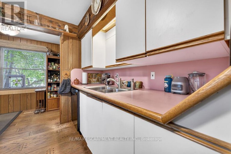 104 TEAL AVENUE, Hamilton (Stoney Creek), Ontario, L8E3B4
