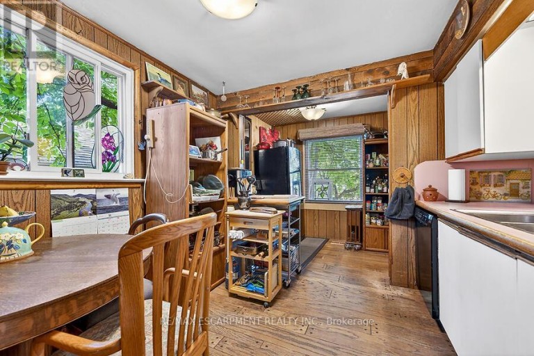 104 TEAL AVENUE, Hamilton (Stoney Creek), Ontario, L8E3B4