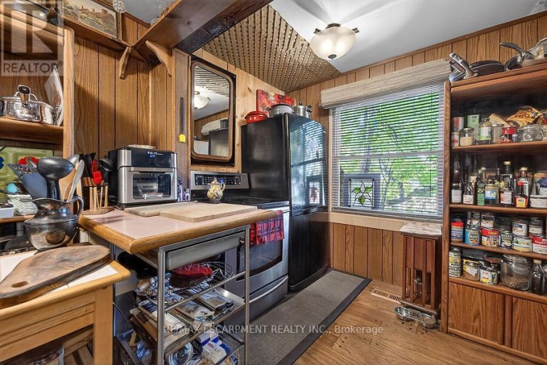 104 TEAL AVENUE, Hamilton (Stoney Creek), Ontario, L8E3B4