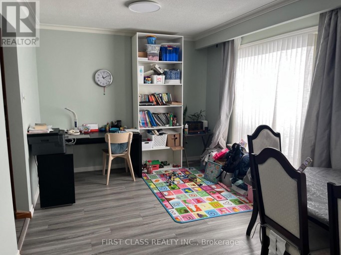 14 PRINGLE AVENUE, Markham (Markham Village), Ontario, L3P2P4