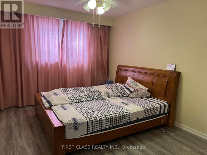 14 PRINGLE AVENUE, Markham (Markham Village), Ontario, L3P2P4