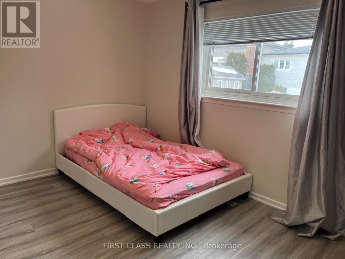 14 PRINGLE AVENUE, Markham (Markham Village), Ontario, L3P2P4