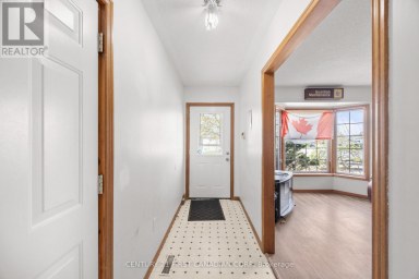 351 FLEMING DRIVE London East (East D) Ontario photo 3