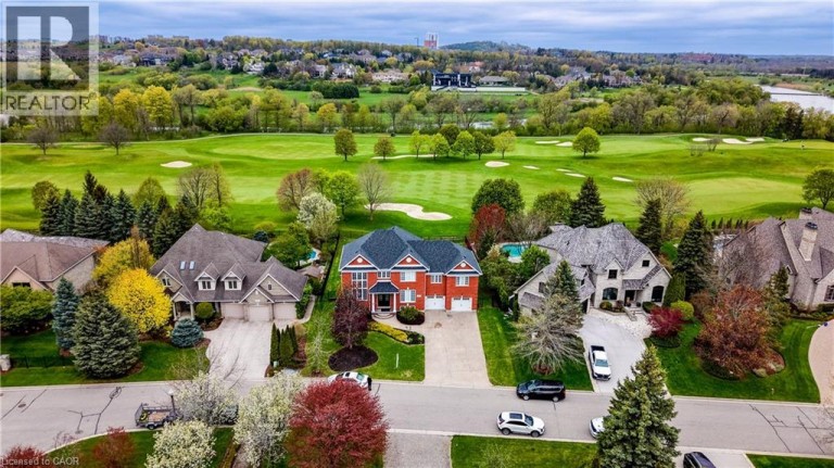 38 DEER RIDGE Crescent, Kitchener, Ontario, N2P2L3
