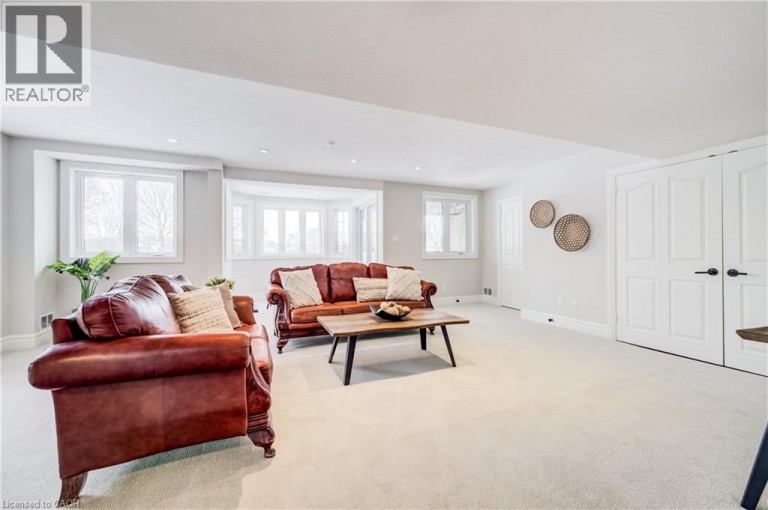 38 DEER RIDGE Crescent, Kitchener, Ontario, N2P2L3