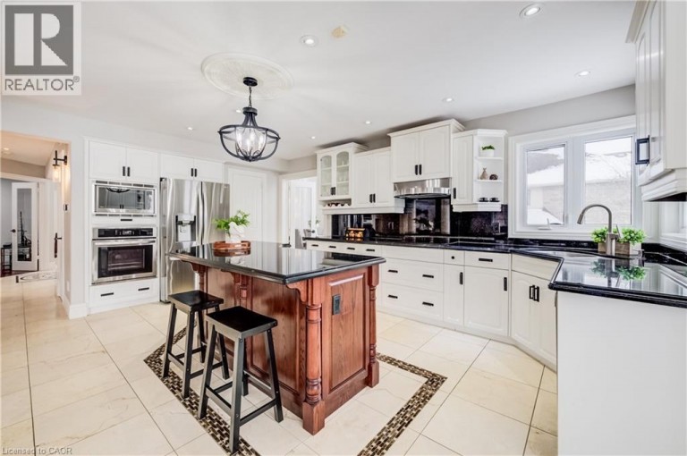 38 DEER RIDGE Crescent, Kitchener, Ontario, N2P2L3