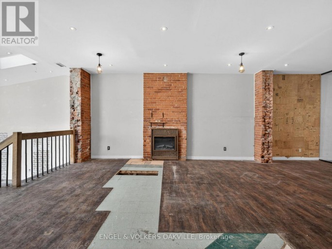 315A LAKESHORE ROAD E, Oakville (OO Old Oakville), Ontario, L6J1J3