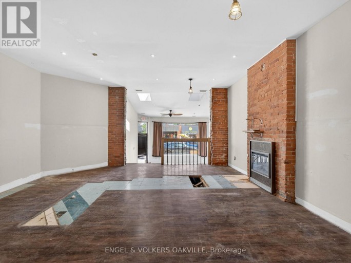 315A LAKESHORE ROAD E, Oakville (OO Old Oakville), Ontario, L6J1J3