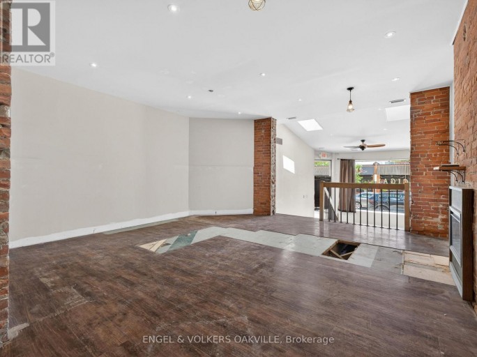 315A LAKESHORE ROAD E, Oakville (OO Old Oakville), Ontario, L6J1J3