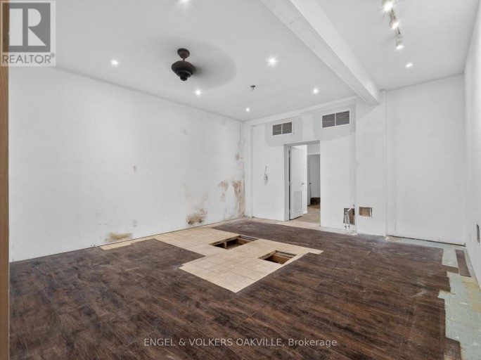 315A LAKESHORE ROAD E, Oakville (OO Old Oakville), Ontario, L6J1J3