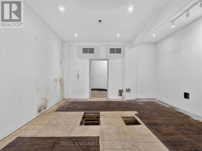 315A LAKESHORE ROAD E, Oakville (OO Old Oakville), Ontario, L6J1J3