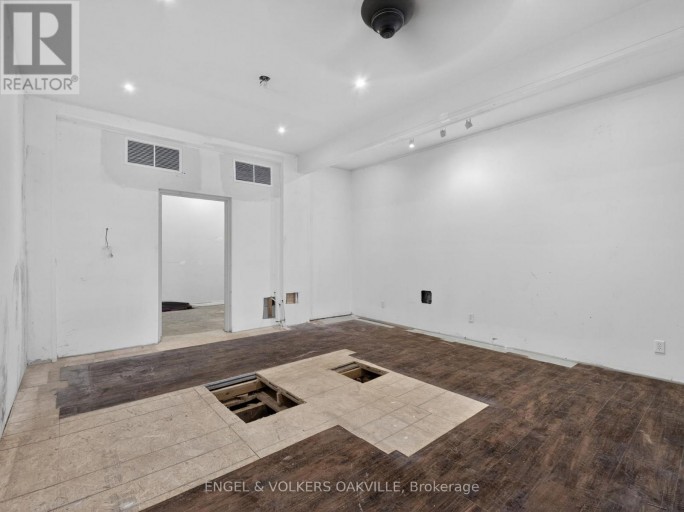 315A LAKESHORE ROAD E, Oakville (OO Old Oakville), Ontario, L6J1J3