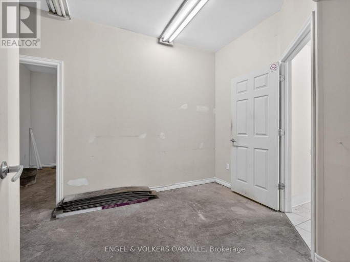 315A LAKESHORE ROAD E, Oakville (OO Old Oakville), Ontario, L6J1J3