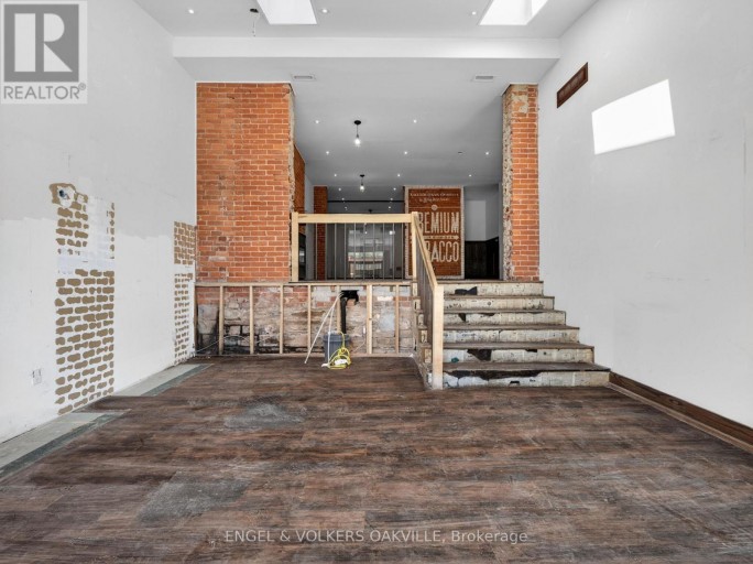 315A LAKESHORE ROAD E, Oakville (OO Old Oakville), Ontario, L6J1J3