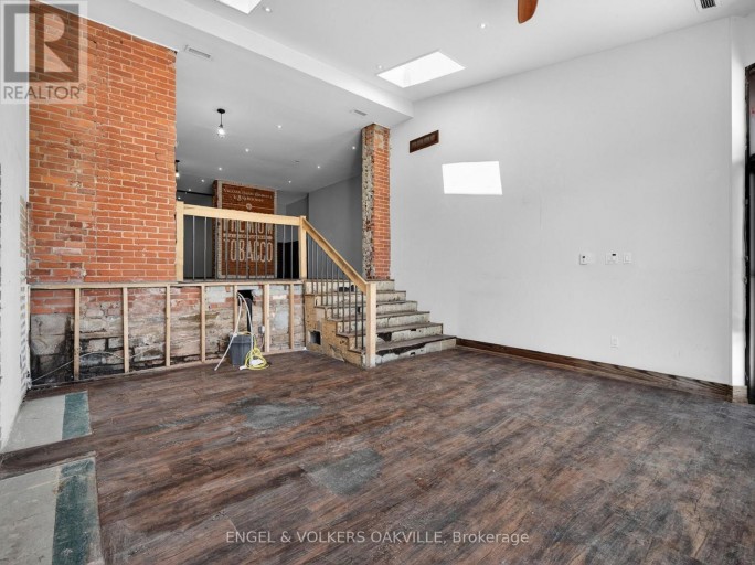 315A LAKESHORE ROAD E, Oakville (OO Old Oakville), Ontario, L6J1J3