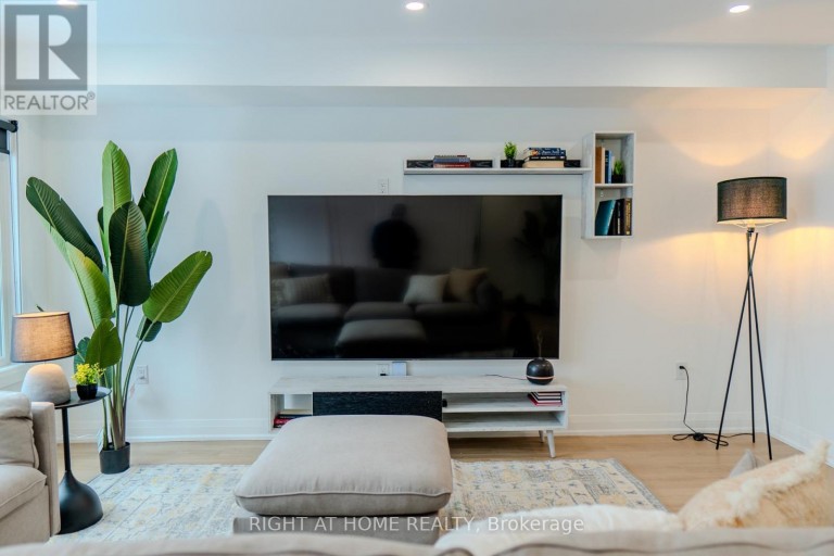 16 HABIBI LANE, Toronto (Corso Italia-Davenport), Ontario, M6E1N1