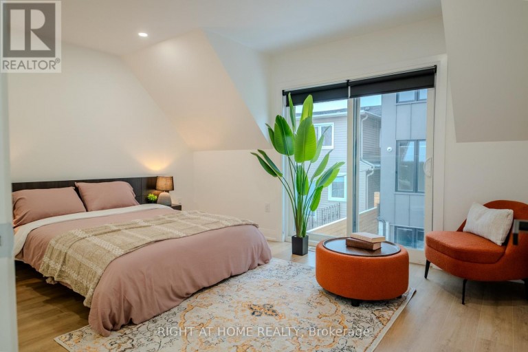 16 HABIBI LANE, Toronto (Corso Italia-Davenport), Ontario, M6E1N1