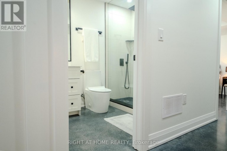16 HABIBI LANE, Toronto (Corso Italia-Davenport), Ontario, M6E1N1
