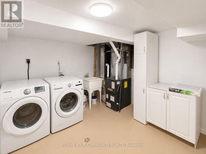 LOWER UNIT - 77 BESWICK DRIVE, Newmarket (Central Newmarket), Ontario, L3Y1E8