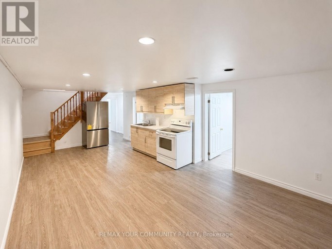 LOWER UNIT - 77 BESWICK DRIVE, Newmarket (Central Newmarket), Ontario, L3Y1E8