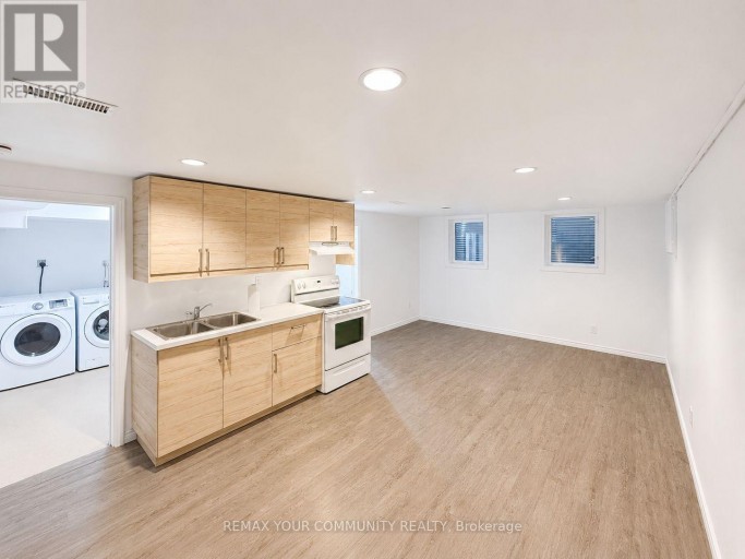 LOWER UNIT - 77 BESWICK DRIVE, Newmarket (Central Newmarket), Ontario, L3Y1E8