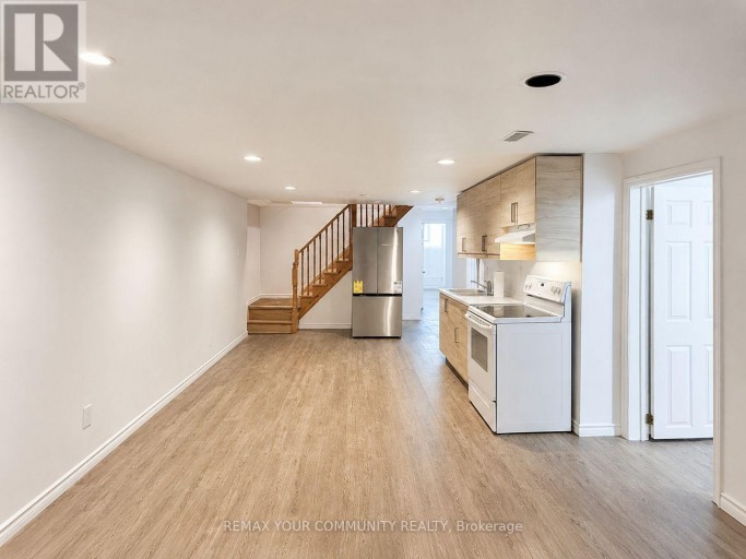 LOWER UNIT - 77 BESWICK DRIVE, Newmarket (Central Newmarket), Ontario, L3Y1E8