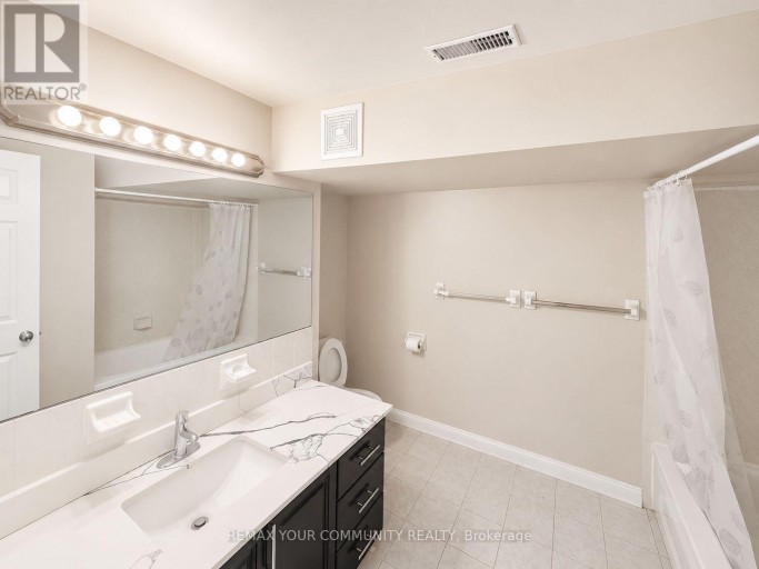 LOWER UNIT - 77 BESWICK DRIVE, Newmarket (Central Newmarket), Ontario, L3Y1E8