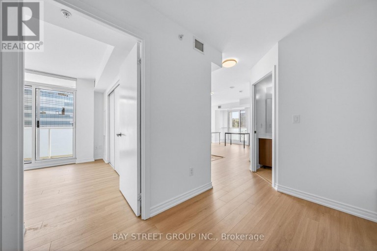 2009 - 5740 YONGE STREET, Toronto (Newtonbrook West), Ontario, M2M3T3