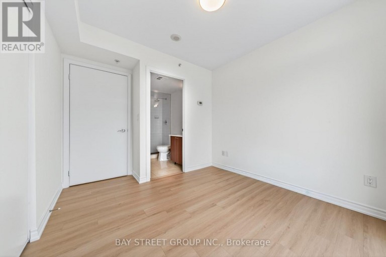 2009 - 5740 YONGE STREET, Toronto (Newtonbrook West), Ontario, M2M3T3