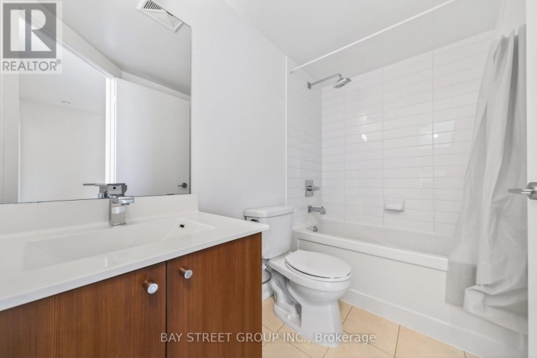 2009 - 5740 YONGE STREET, Toronto (Newtonbrook West), Ontario, M2M3T3