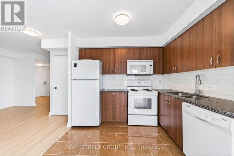 2009 - 5740 YONGE STREET, Toronto (Newtonbrook West), Ontario, M2M3T3