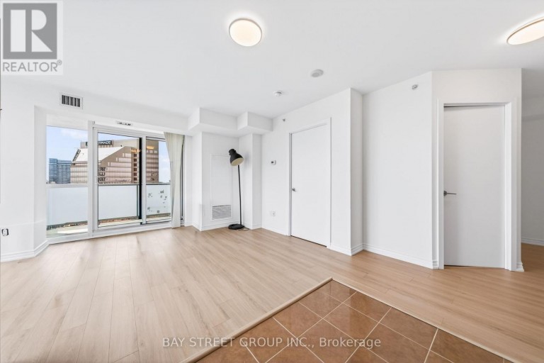 2009 - 5740 YONGE STREET, Toronto (Newtonbrook West), Ontario, M2M3T3