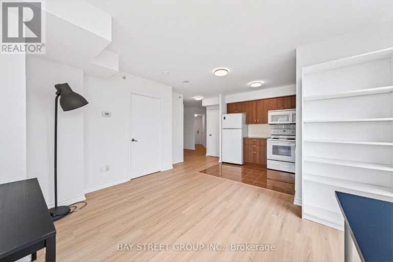 2009 - 5740 YONGE STREET, Toronto (Newtonbrook West), Ontario, M2M3T3