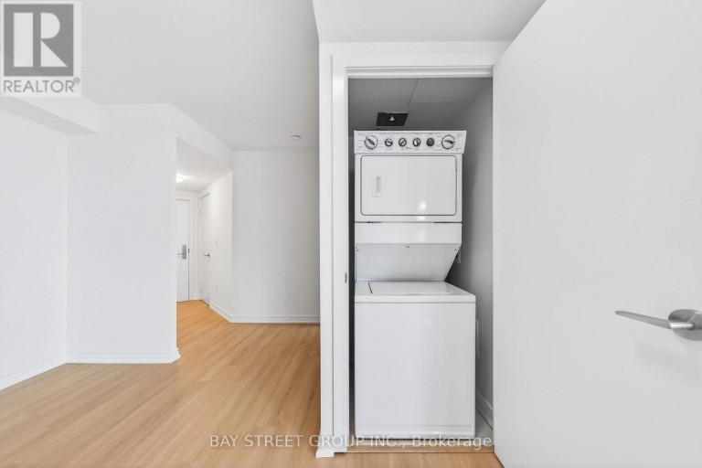2009 - 5740 YONGE STREET, Toronto (Newtonbrook West), Ontario, M2M3T3