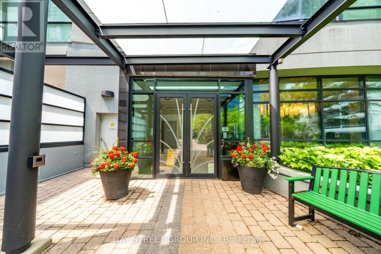 2009 - 5740 YONGE STREET, Toronto (Newtonbrook West), Ontario, M2M3T3