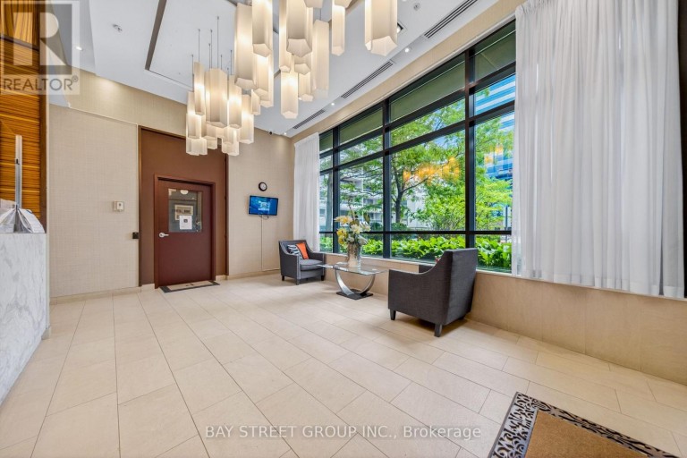 2009 - 5740 YONGE STREET, Toronto (Newtonbrook West), Ontario, M2M3T3