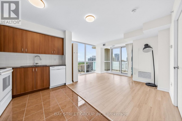 2009 - 5740 YONGE STREET, Toronto (Newtonbrook West), Ontario, M2M3T3