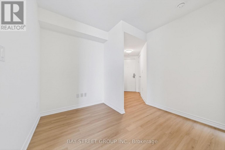 2009 - 5740 YONGE STREET, Toronto (Newtonbrook West), Ontario, M2M3T3