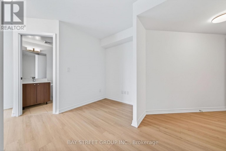 2009 - 5740 YONGE STREET, Toronto (Newtonbrook West), Ontario, M2M3T3