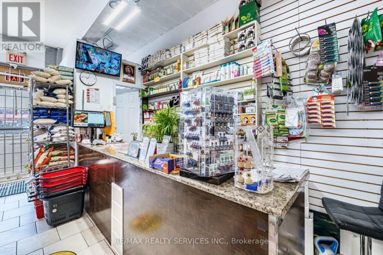 44 DEAN STREET, Brampton (Brampton East), Ontario, L6W1M6