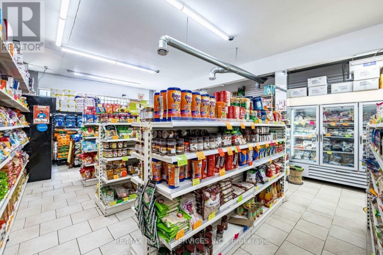44 DEAN STREET, Brampton (Brampton East), Ontario, L6W1M6