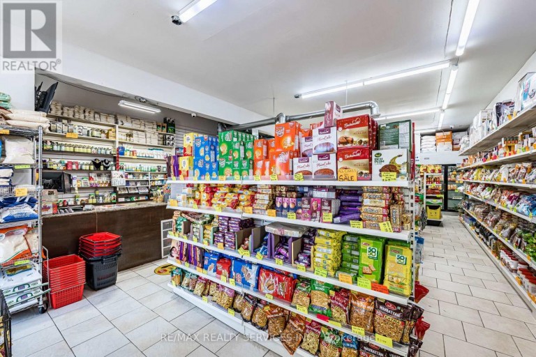 44 DEAN STREET, Brampton (Brampton East), Ontario, L6W1M6