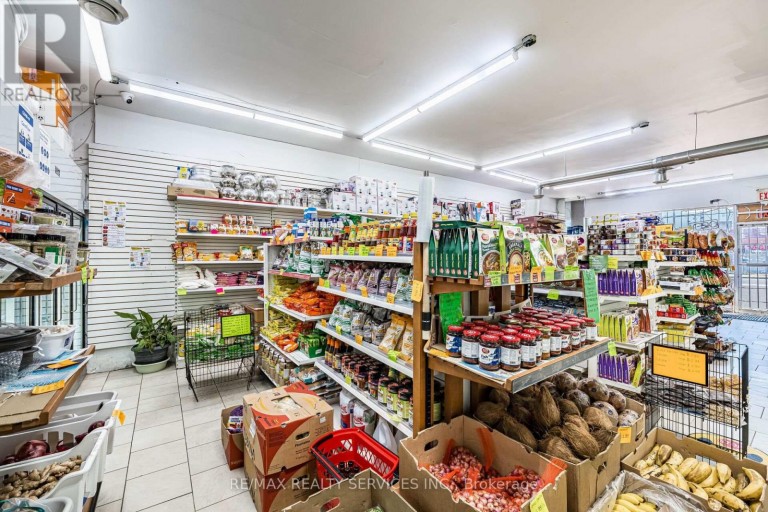 44 DEAN STREET, Brampton (Brampton East), Ontario, L6W1M6