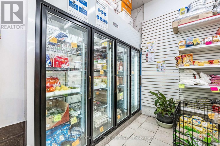 44 DEAN STREET, Brampton (Brampton East), Ontario, L6W1M6