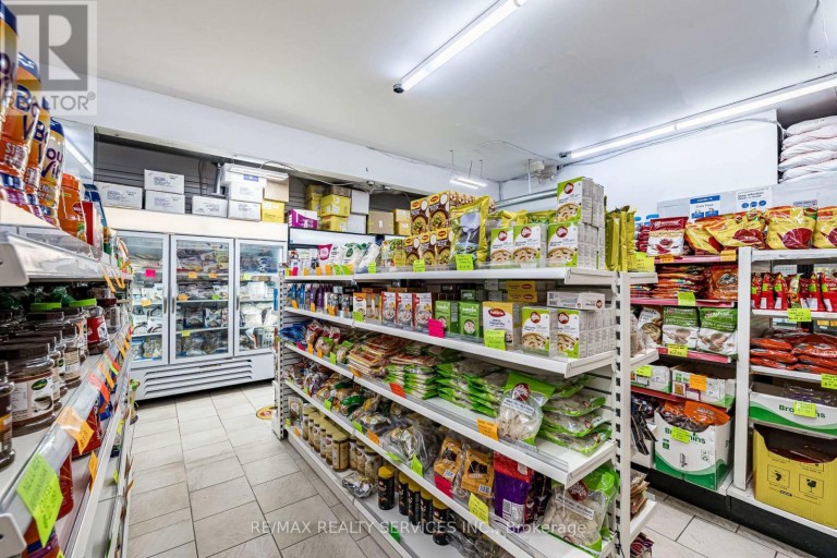 44 DEAN STREET, Brampton (Brampton East), Ontario, L6W1M6