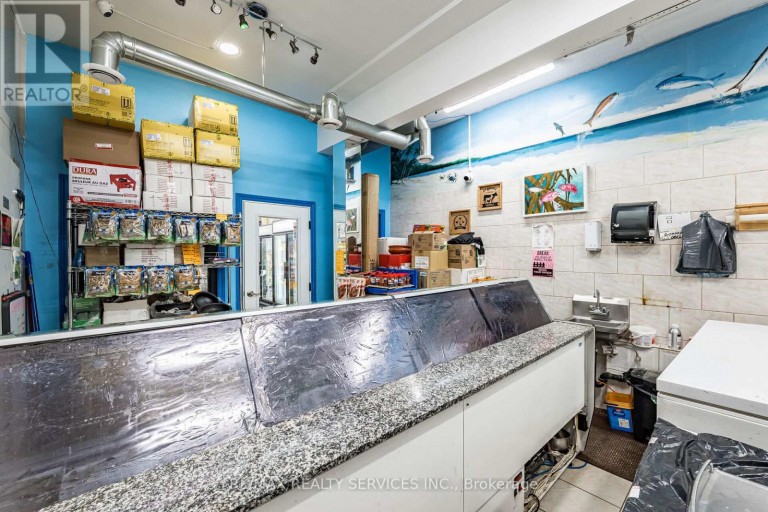44 DEAN STREET, Brampton (Brampton East), Ontario, L6W1M6